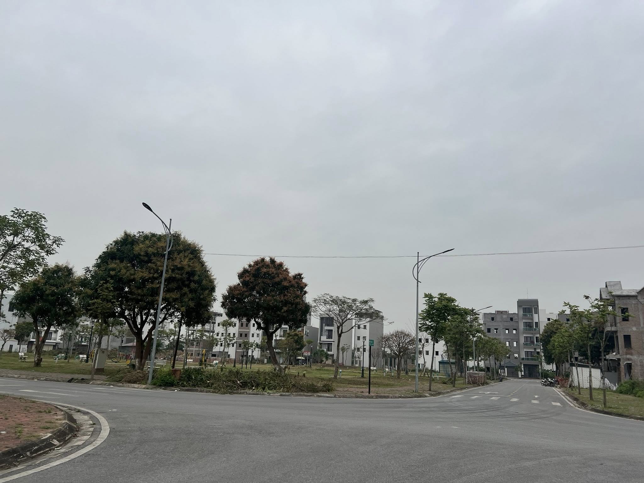 Bán lô đất mặt phố KDC Trần Hưng Đạo, ph Ngọc Châu, TP HD, 101.25m2, mt 5m, đường 17.5m