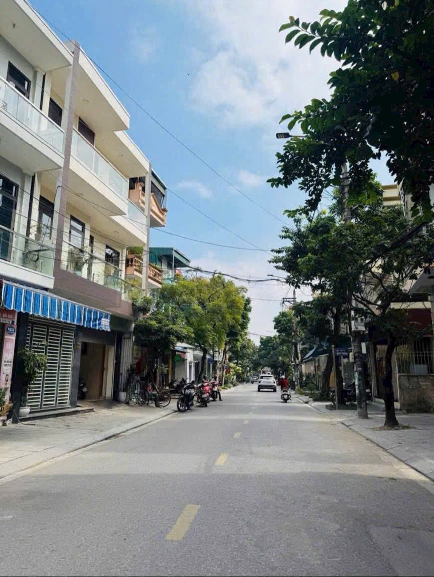 Bán căn nhà mặt phố Quyết Thắng, ph Bình Hàn, TP HD, 72m2, mt 4.25m, 2 tầng, KD, chỉ 4.x tỷ