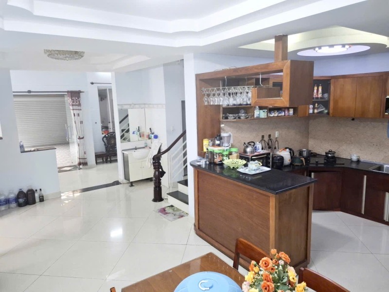 Bán biệt thự sân vườn đường só 38, Phường Hiệp Bình Chánh, Thủ Đức, TP HCM DT 170m2, 3 tầng. Giá 3