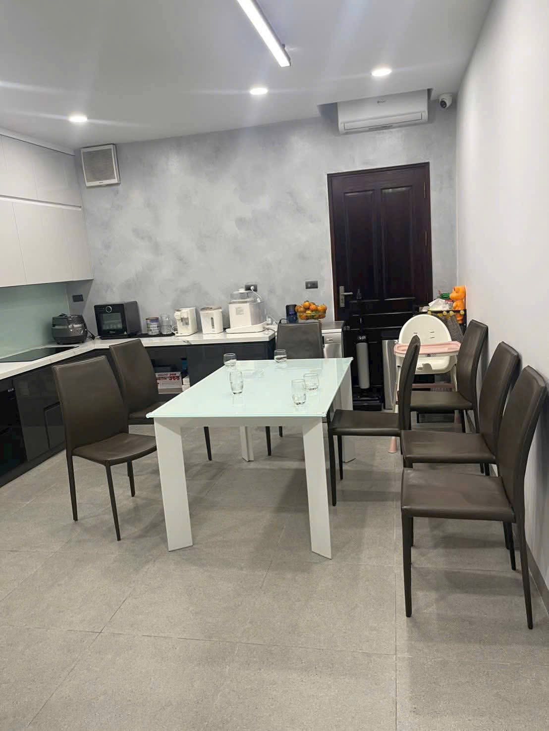 Bán căn nhà 4 tằng mặt đường đôi Phùng Chí Kiên, ph Tân Bình, TP HD 67.5m2, mt 4.5m, 4 ngủ 5