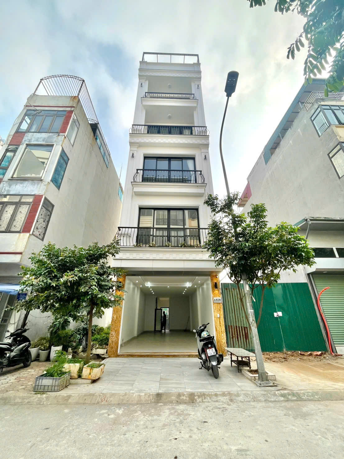 Bán nhà Tái định cư Phường Long Biên. Ô tô tránh - Vỉa hè - Kinh Doanh. Lh 0965858116