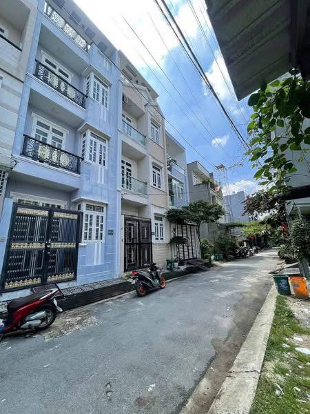 Cho thuê Biệt thự hẻm 808 Quốc Lộ 13, Phường Hiệp Bình Phước, Diện tích 250m², 4PN, Giá 15 Tr.