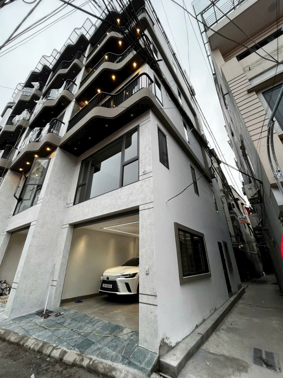 Bán nhà ngay Phố Ẩm Thực Long Biên. Gara 2 ô tô, Đường thông bàn cờ, 52m x 6T.