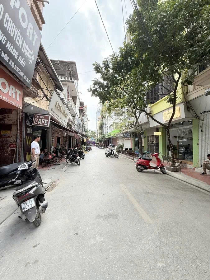 Bán gấp nhà đẹp 4 tầng mặt phố Hoàng Hoa Thám, 77m2, mặt tiền rộng 5m, vị trí đẹp, kinh doanh