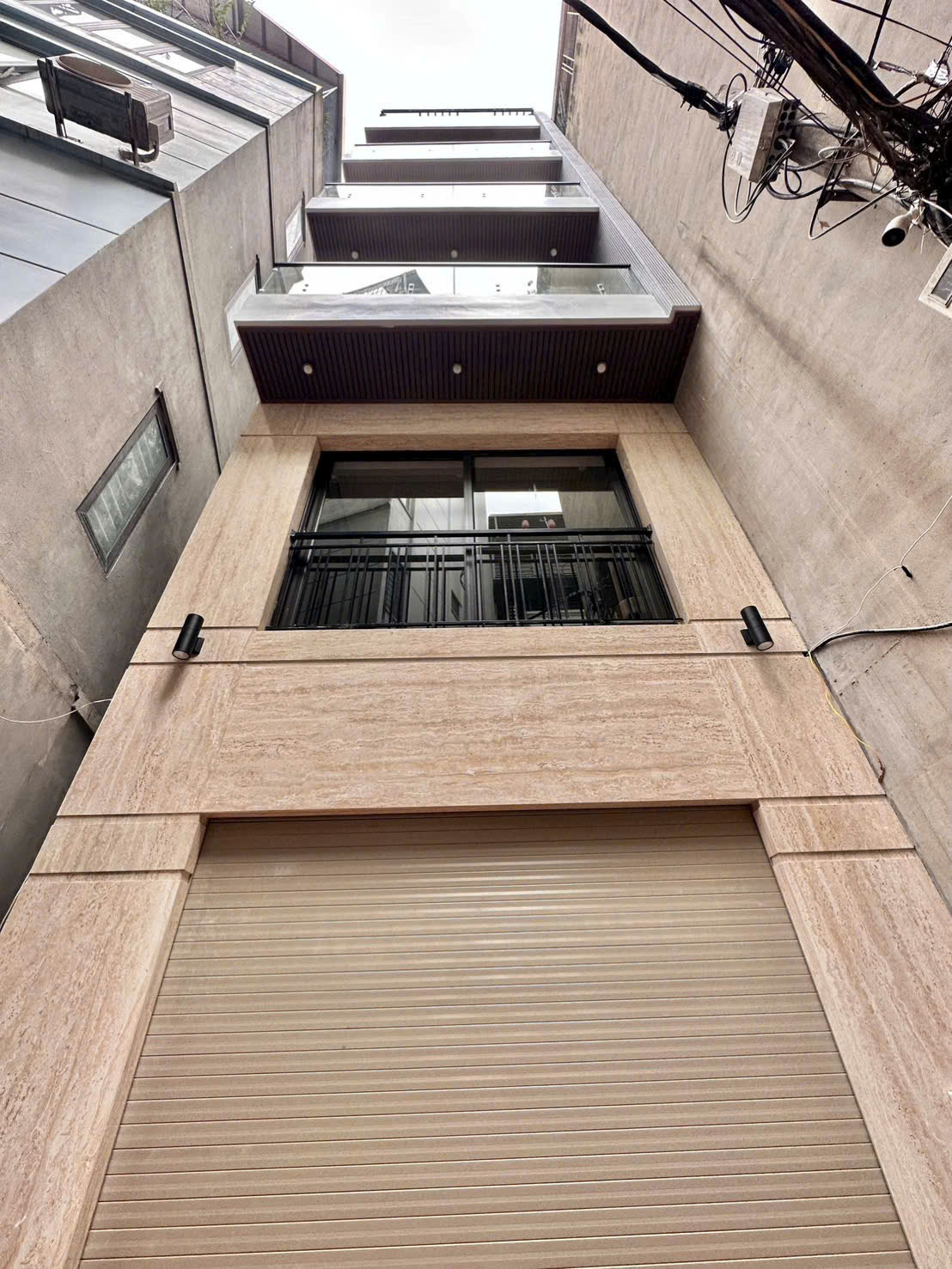 BÁN NHÀ ĐẸP 6 TẦNG THANG MÁY NGAY CẦU LONG BIÊN - SANG HOÀN KIẾM CỰC GẦN .