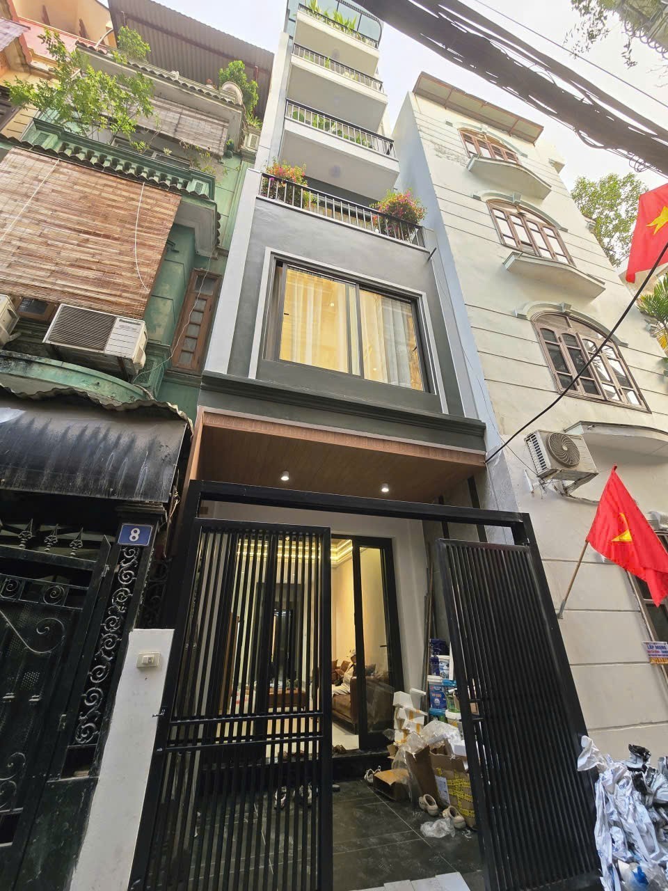 BÁN NHÀ TRUNG TÂM PHƯỜNG BỒ ĐỀ - ĐI BỘ RA HỒ - 43M2 x 6TẦNG - ÔTÔ ĐỖ. Lh 0965858116