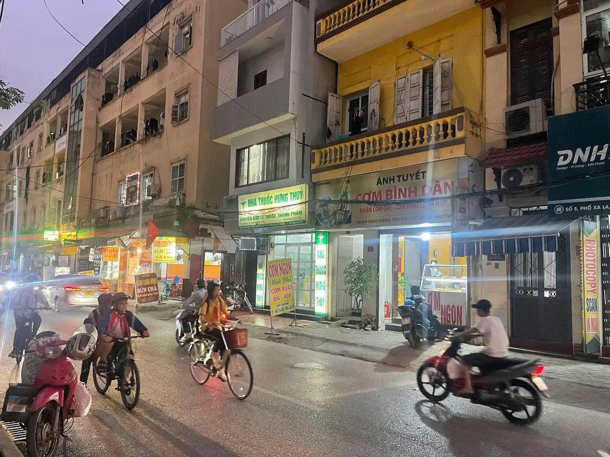 Bán nhà 5 tầng mặt phố Xa La, 120m2, mặt tiền rộng 8m, 2 mặt đường, vị trí đẹp, kinh doanh sầm uất,