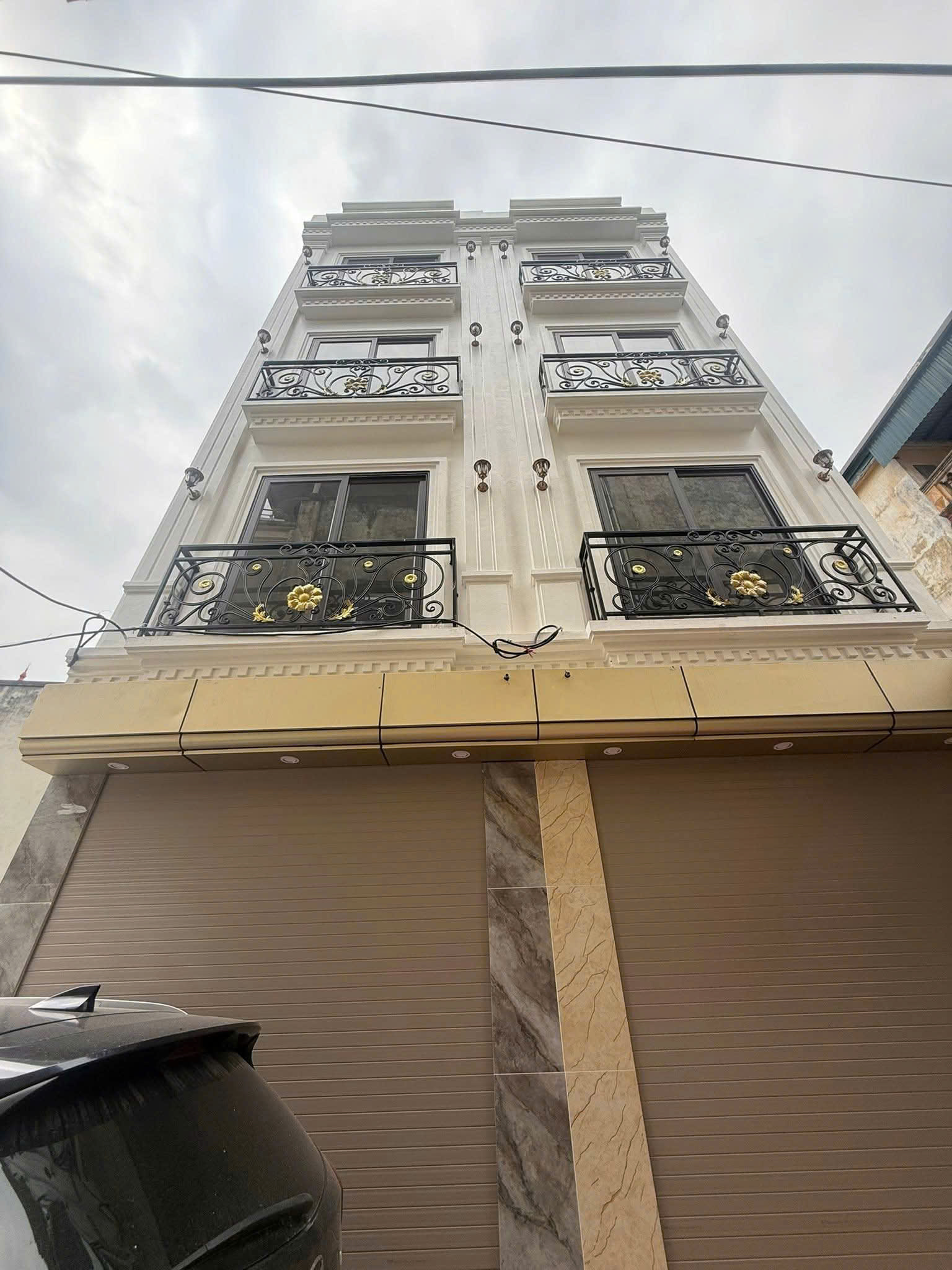 BÁN NHÀ 39 M THẠCH BÀN LONG BIÊN, NGÕ Ô TÔ, 10M RA Ô TÔ TRÁNH. Lh 0965858116