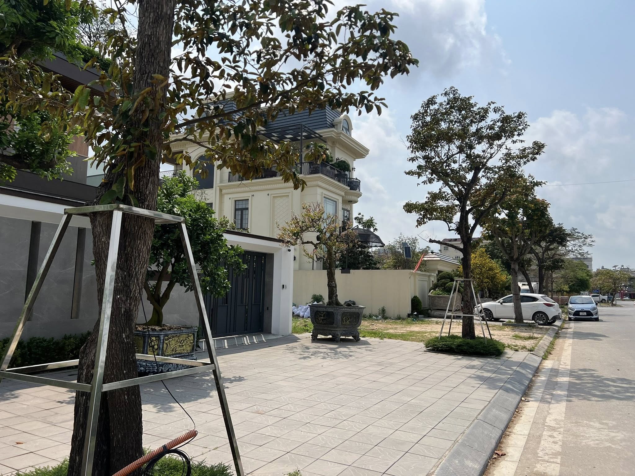 Bán lô đất trục chính khu mùng 1 tháng 6, ph Tân Bình, TP HD, 242m2, mt 11m, giá rẻ nhất khu 2