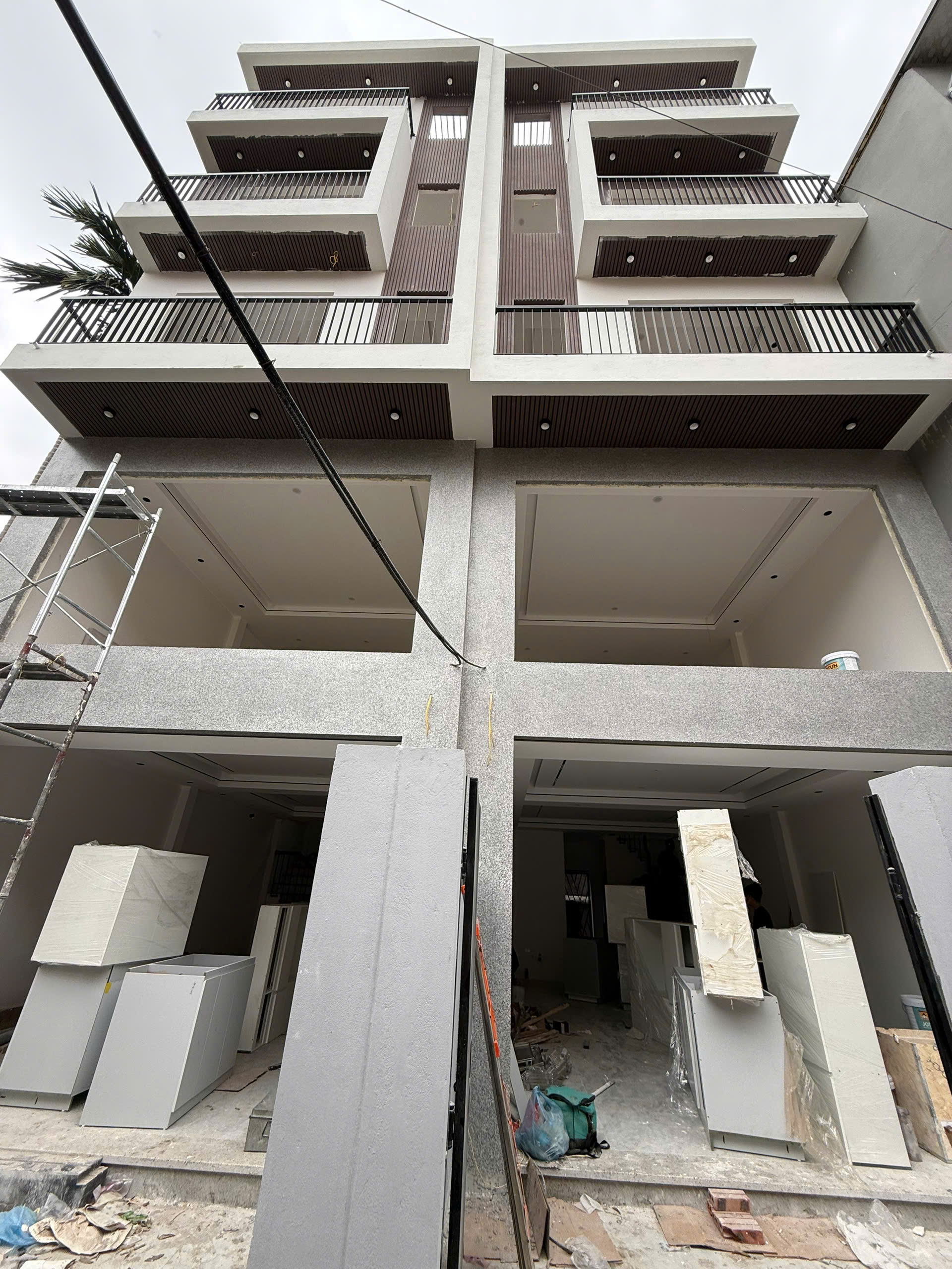 Bán 02 căn nhà có sân riêng tại NGỌC THUỴ - BỒ ĐỀ - LONG BIÊN - HÀ NỘI. Lh 0965858116