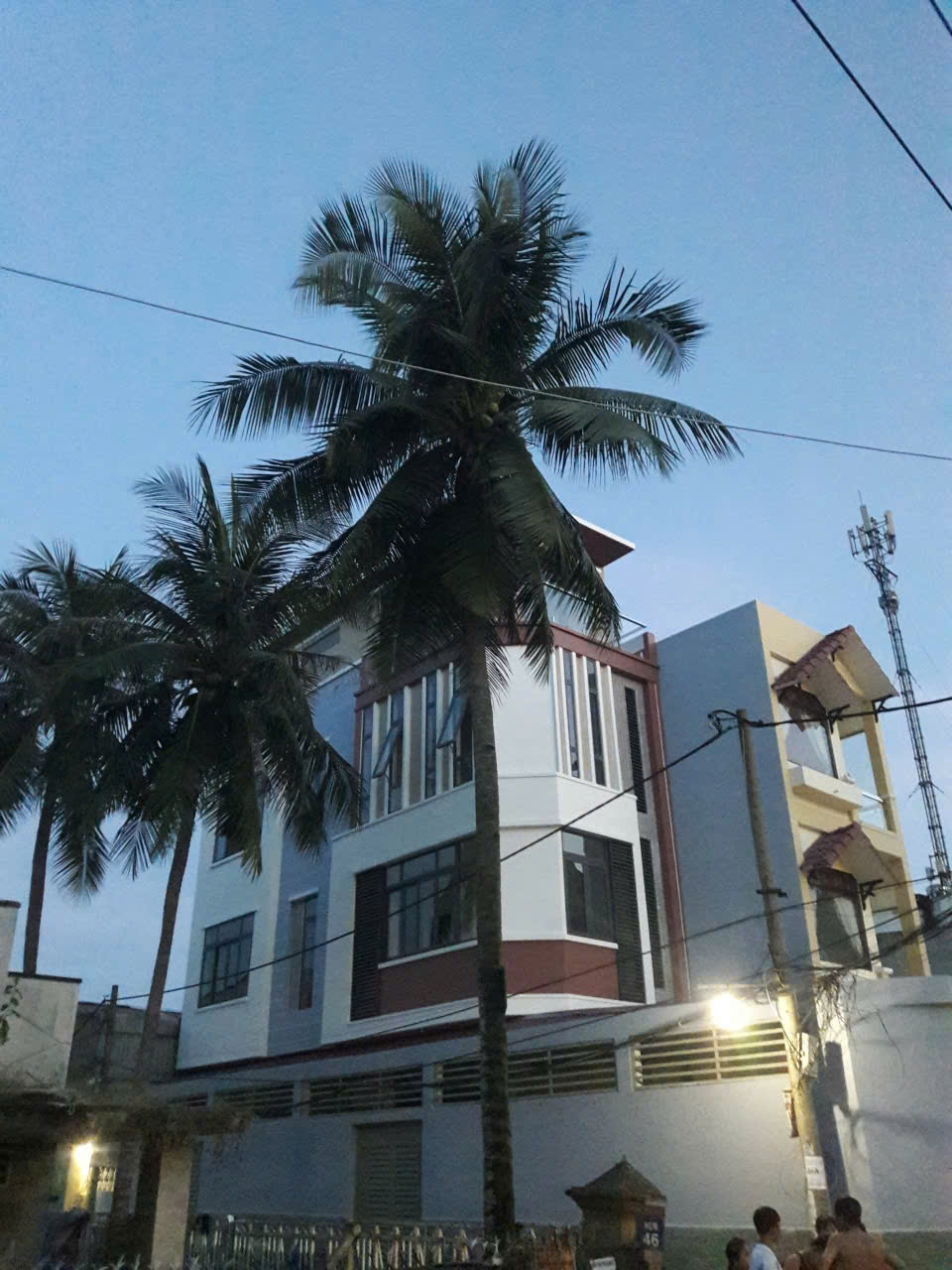 CHO THUÊ NHÀ ĐƯỜNG XE TẢI, 1 LỬNG 3 LẦU,  FULL NỘI THẤT, SÂN XE 7C, 17.5TR.