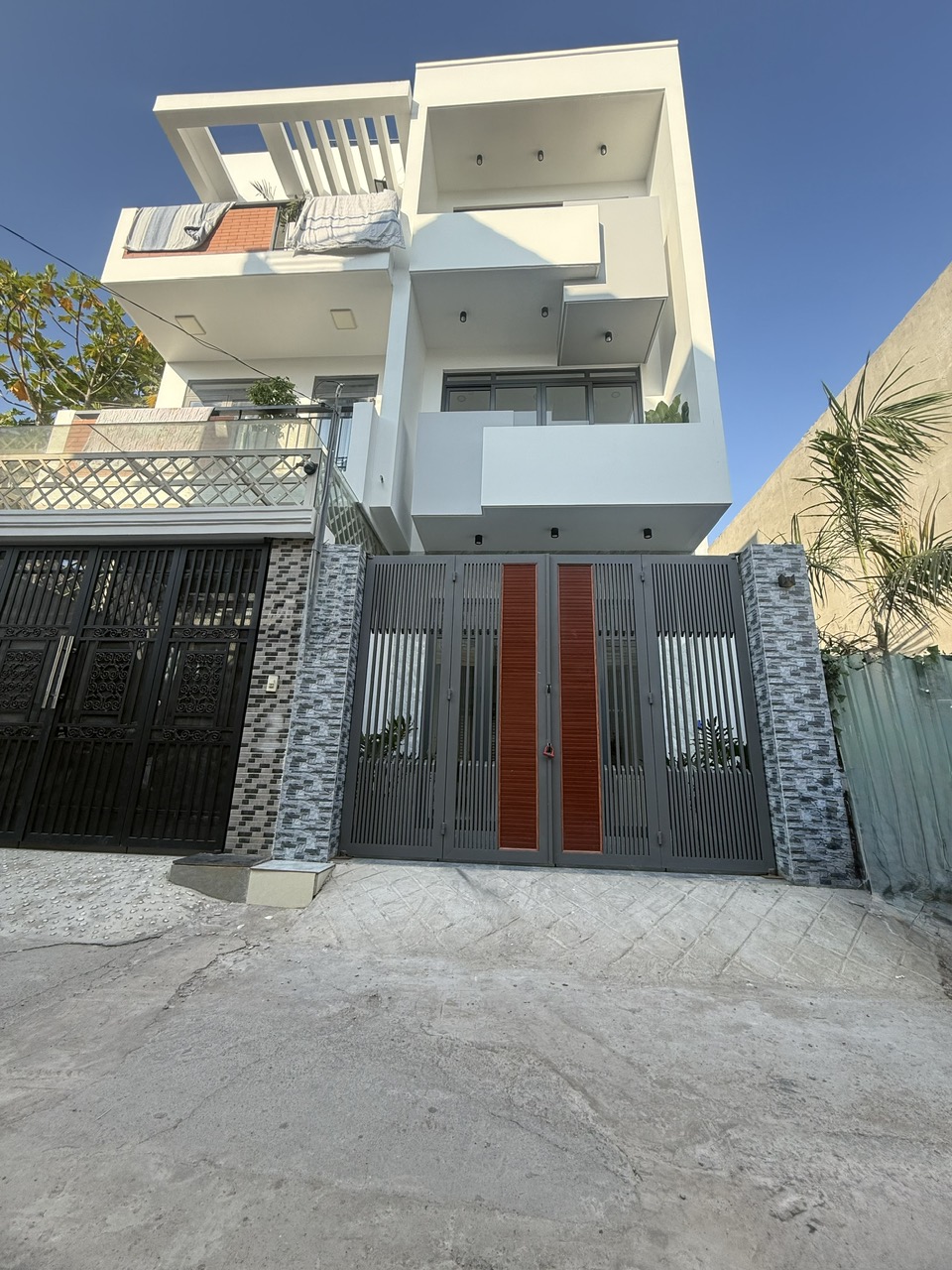 Bán Nhà Nguyễn Duy Trinh, P. Long Trường – 60m2 – 3 Tầng – Giá 5.79 Tỷ