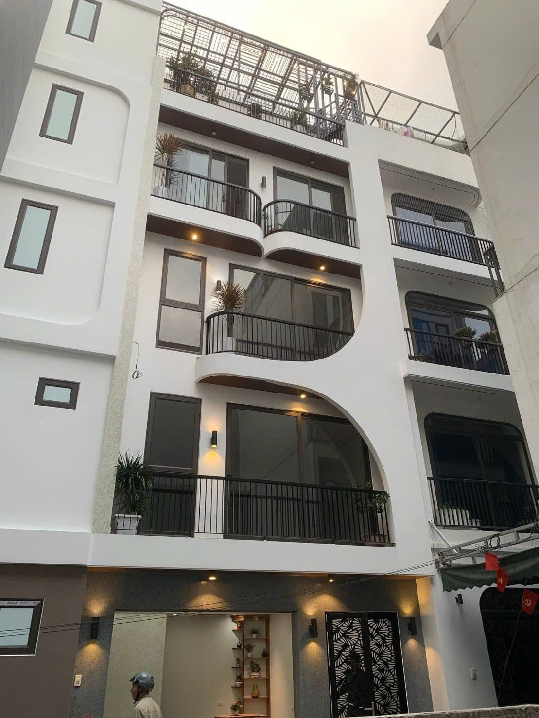 Bán nhà Thạch Bàn - Cổ Linh. Gần khu đô thị Garden City - Ô tô đỗ cổng.  Lh 0965858116