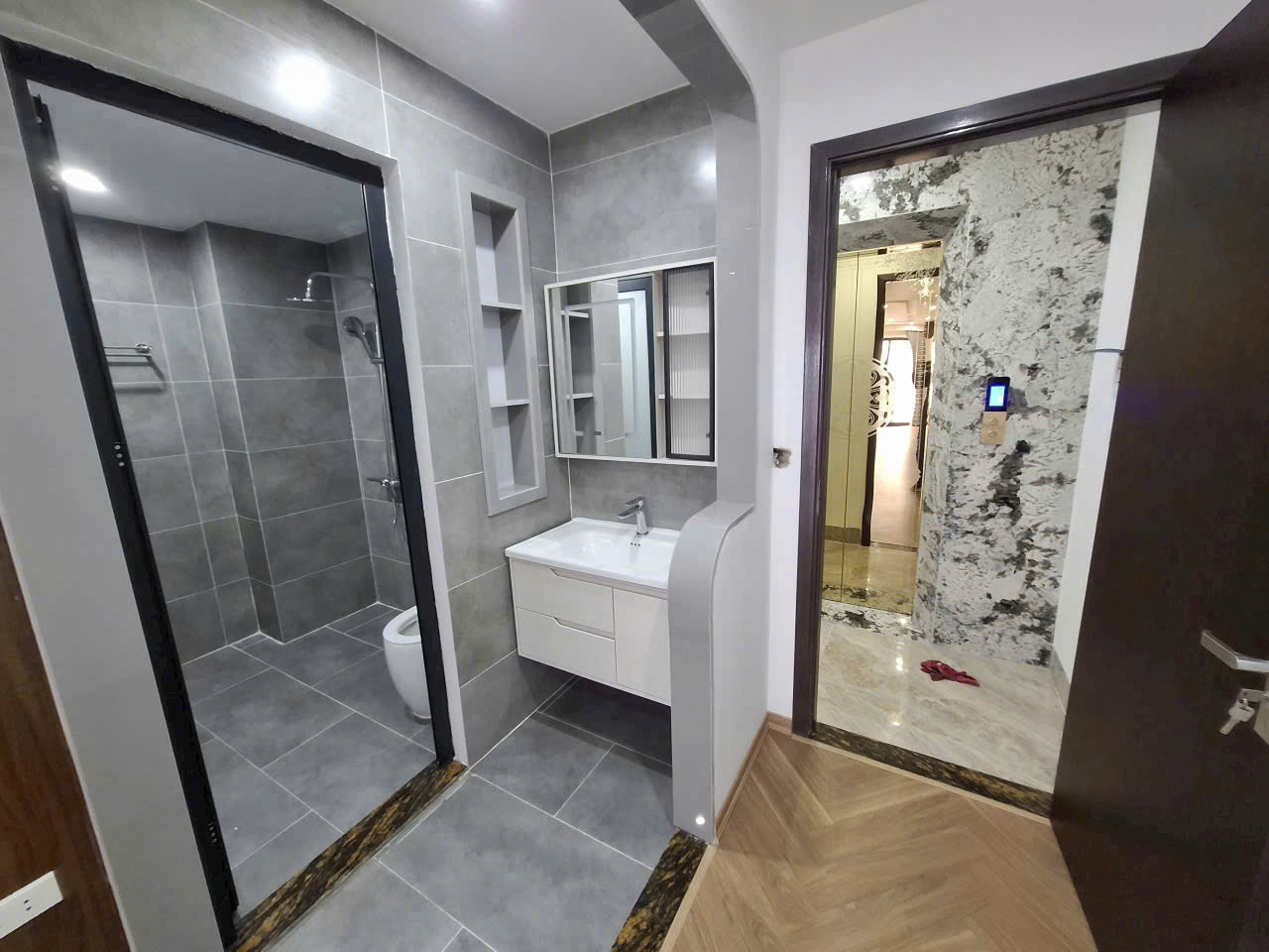 Siêu phẩm mặt ngõ thông ô tô tránh kinh doanh tại Long Biên. Gần chợ, Hồ. 10