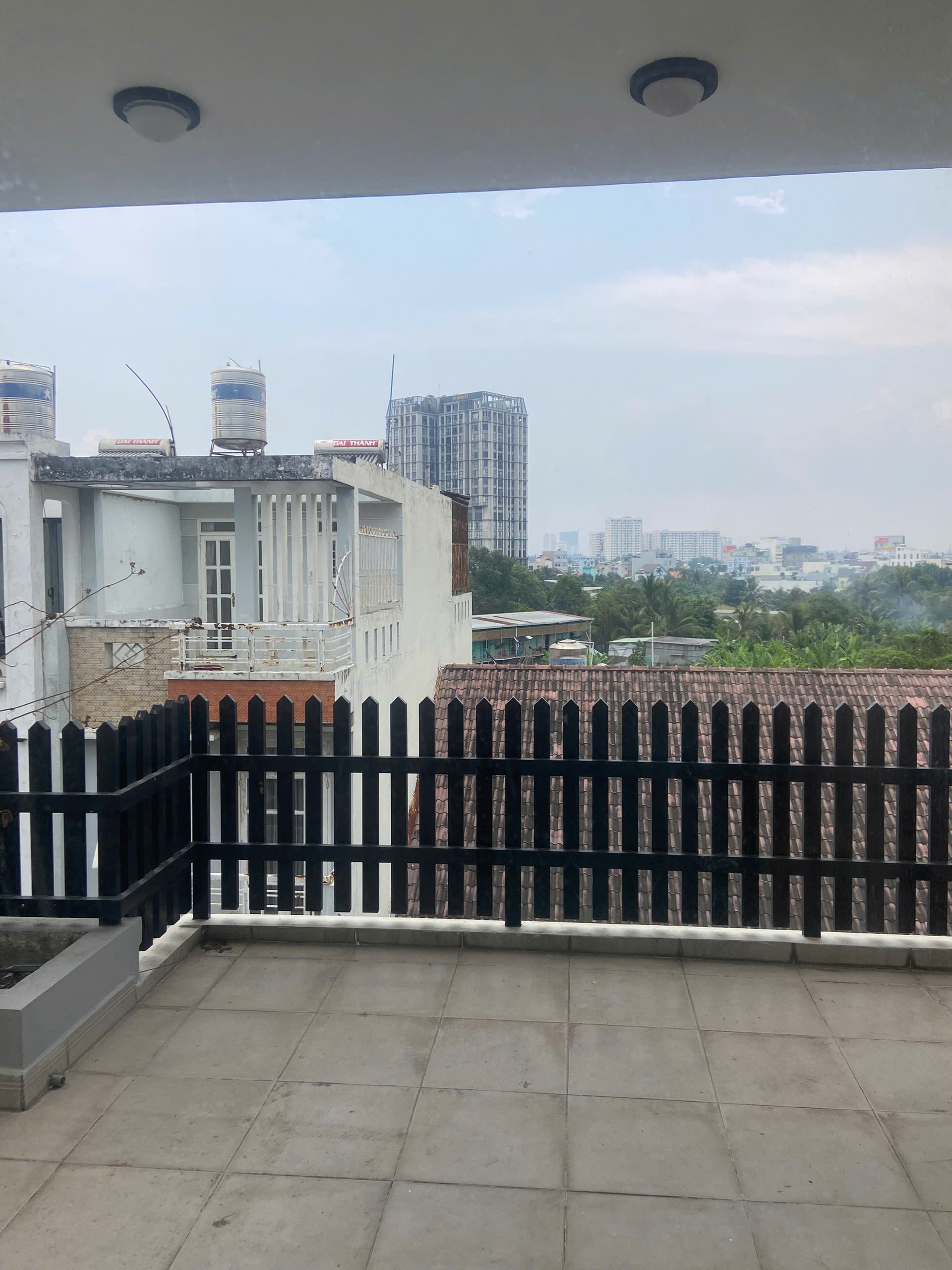 NGUYÊN CĂN HẺM XE TẢI KHU BÊN SÔNG ĐƯỜNG 25 PHAM VĂN ĐỒNG, 3 LẦU 4PN GIÁ 20TR 5