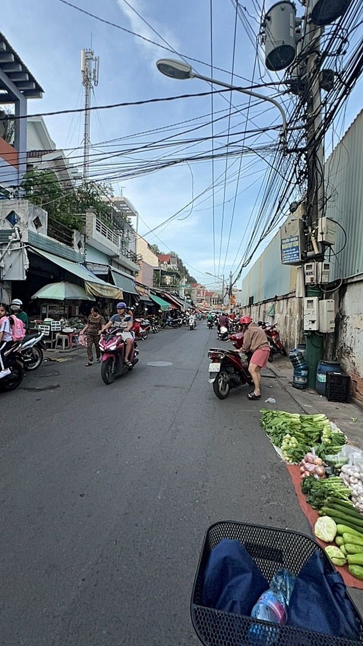 DÃY TRỌ 6 PHÒNG 88M2 SHR - NGUYỄN ĐỨC THIỆU DĨ AN– SÁT KCN SÓNG THẦN – 2,85 TỶ 6