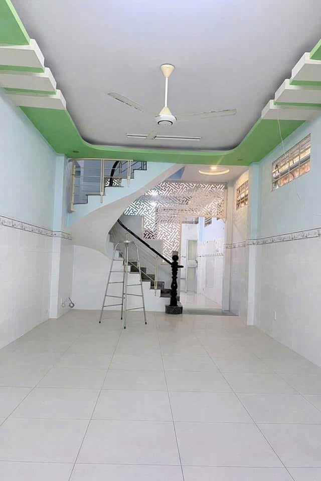 CHO THUÊ NHÀ HẺM XE TẢI NGAY CHỢ HIỆP BÌNH, 3PN+ MÁY LẠNH, 12TR. 5