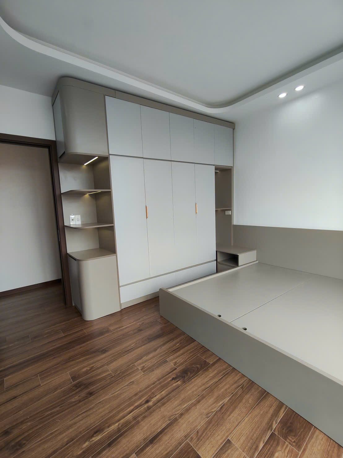 Bán căn góc mặt đường Lê Thanh Nghị, TP Hải Dương, 84.3m2, 5 tầng, KD buôn bán, giá tốt 12