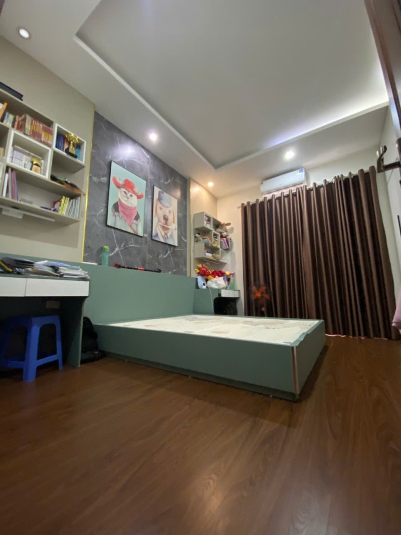 BÁN NHÀ NGUYỄN SƠN – PHÂN LÔ HÀNG KHÔNG – Ô TÔ TRÁNH – 5 TẦNG Ở NGAY 5