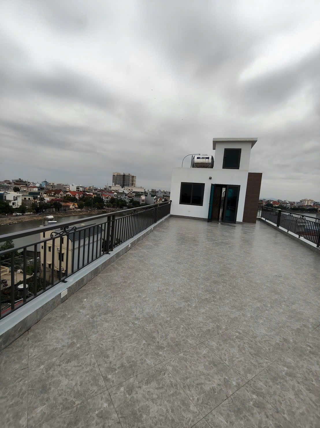 Bán căn góc mặt đường Lê Thanh Nghị, TP Hải Dương, 84.3m2, 5 tầng, KD buôn bán, giá tốt 13