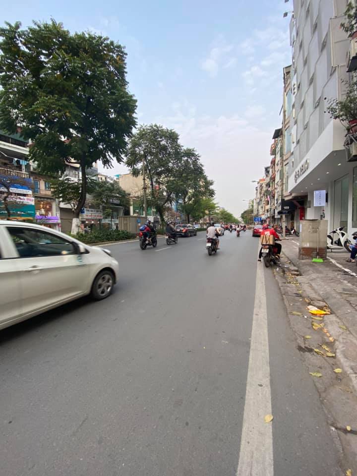 Bán nhà mặt phố Kim Mã, Ba Đình, lô góc, 6 tầng thang máy, vỉa hè 5m, kinh doanh. Giá 27 tỷ 2