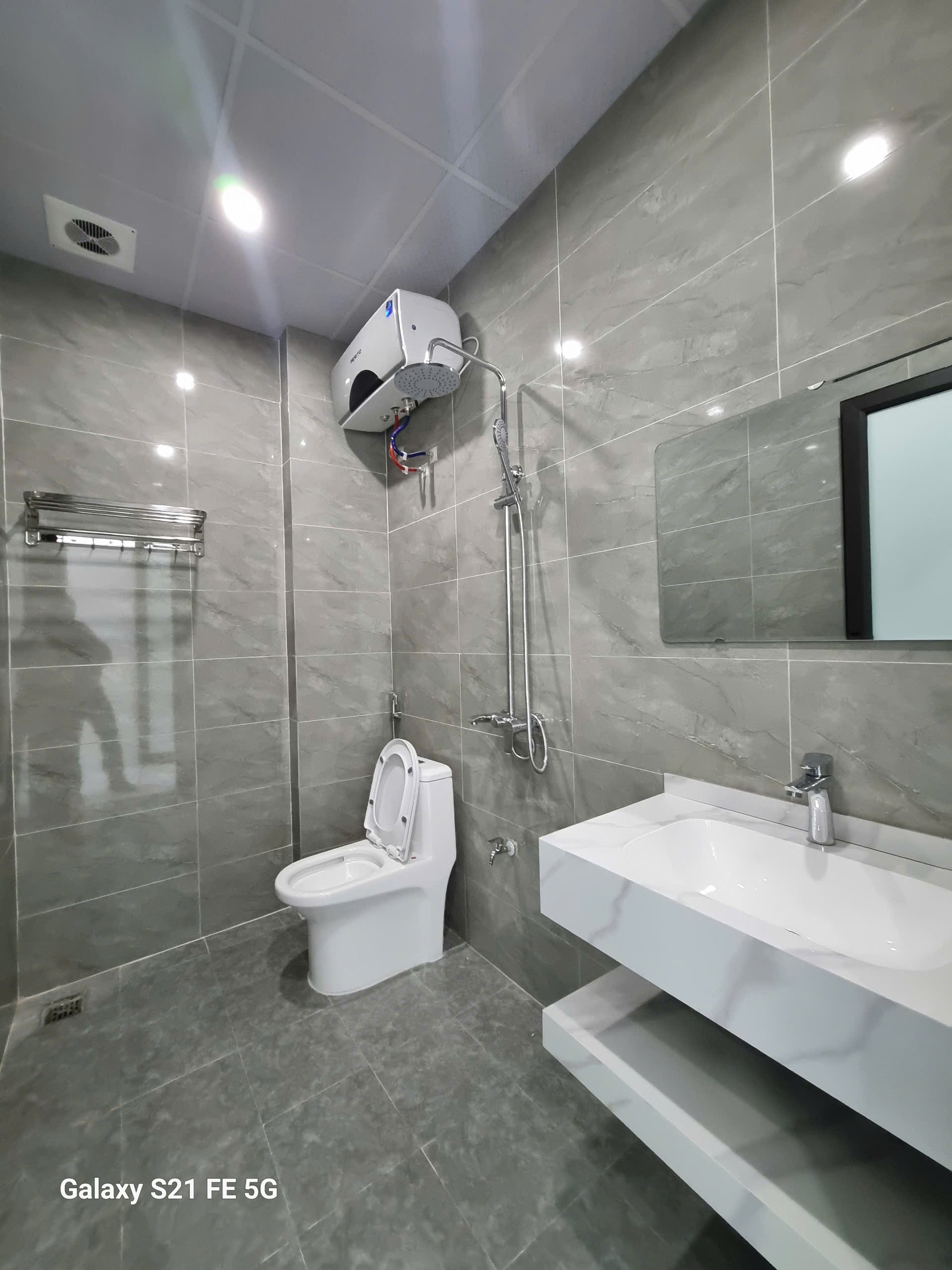 bán nhà 4 tầng thang máy hiện đại ngay trần lãm - gần chợ đậu và nguyễn tông quai đi vào 2