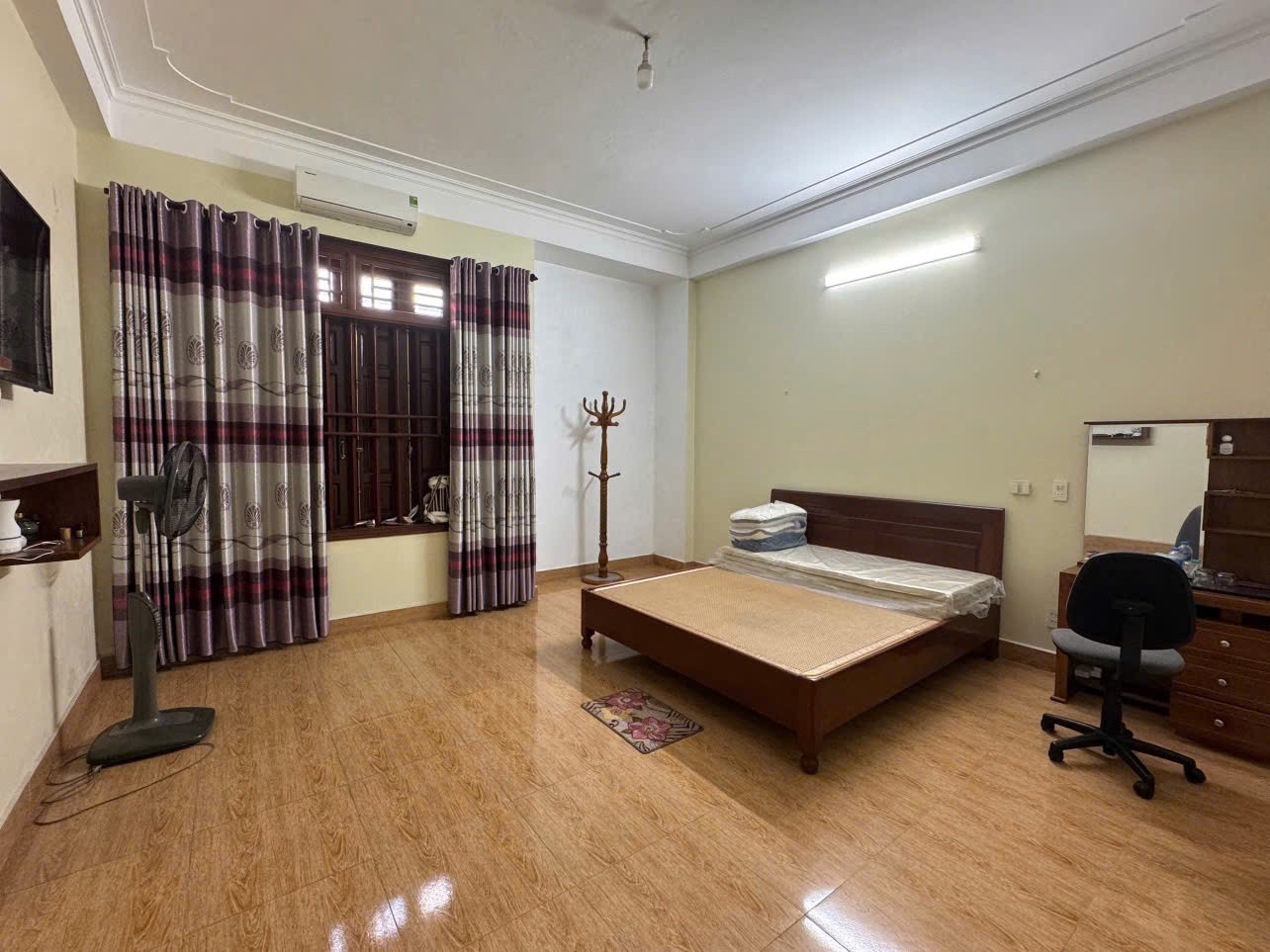 bán nhà khu đô thị trần lãm, giá 6,5 tỷ có thương lượng, 75m2, 4 tầng đủ công năng 4