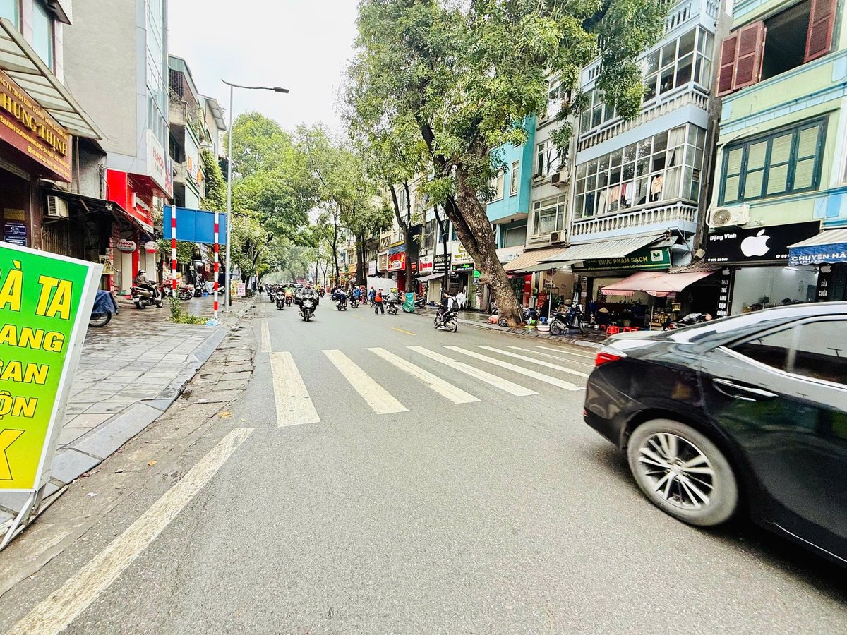 mặt phố  Đống Mác Đông Mác 78m2 x 2 tầng MT 5.6m  cần bán gấp 2