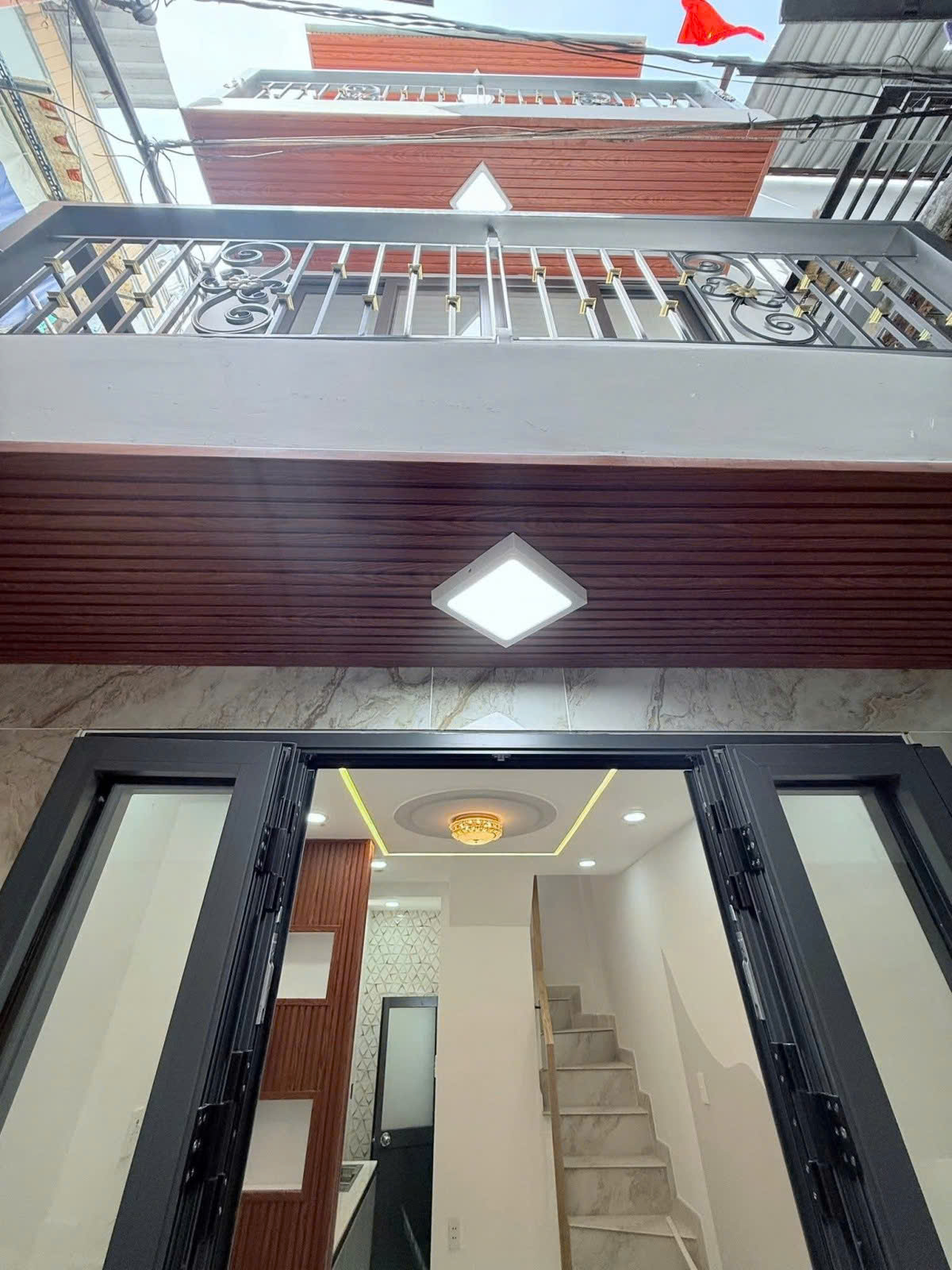 NHỎ XINH GIÁ MỀM NGAY LŨY BÁN BÍCH 3 TẦNG 2PN 3WC CHỈ 2.2 TỶ