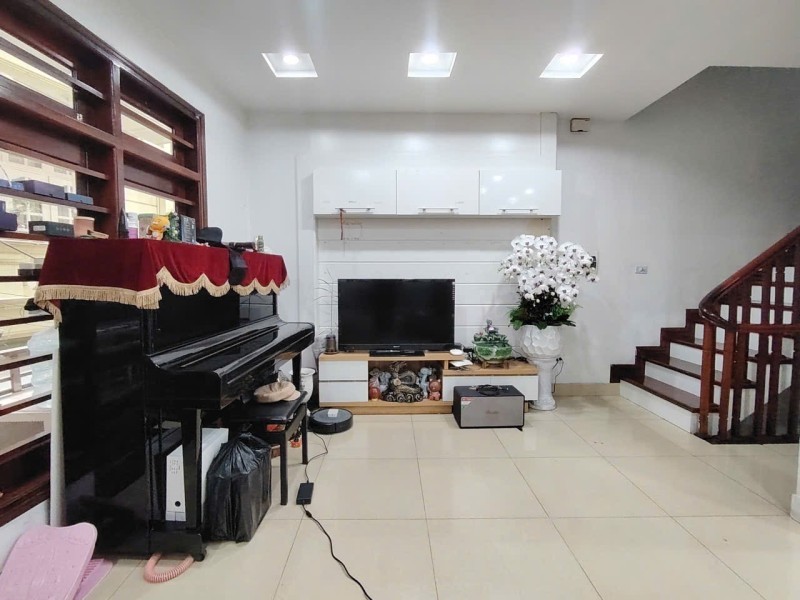 BÁN NHÀ NGUYỄN VĂN CỪ – LONG BIÊN  Ô TÔ TRÁNH  GARA Ô TÔ  5 TẦNG – 15.5 TỶ