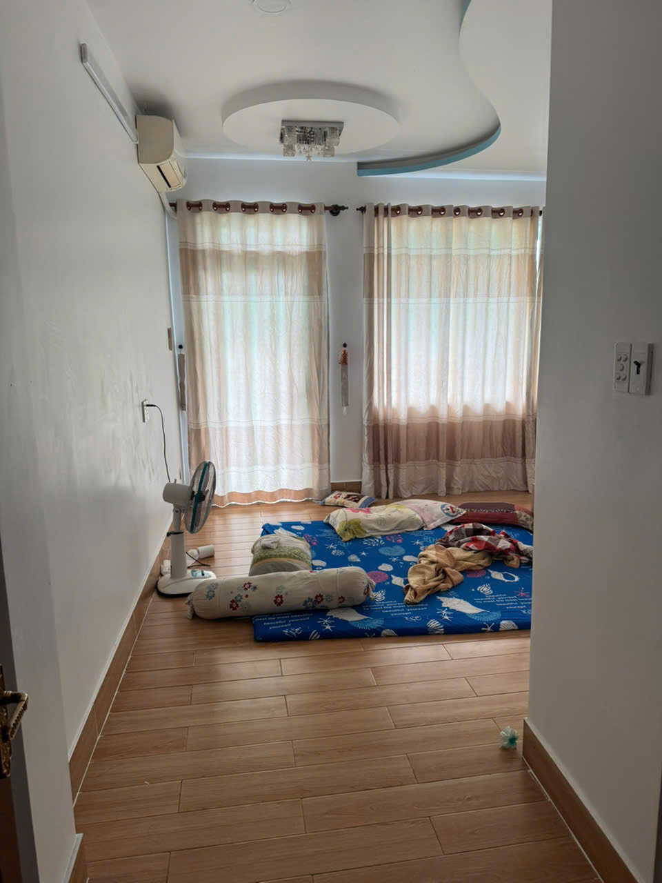 GIÁ RẺ BẤT NGỜ CHO NHÀ 3 TÂNG KHU BÊN SÔNG,4PN , 5M x 20M CHỈ 17TR,HẺM XE HƠI 2