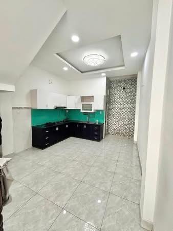 CHO THUÊ NHÀ 1 TRỆT 3 LẦU, CÁCH CỔNG VẠN PHÚC 50M, 4PN+ MÁY LẠNH - 5WC, 16TR. 2