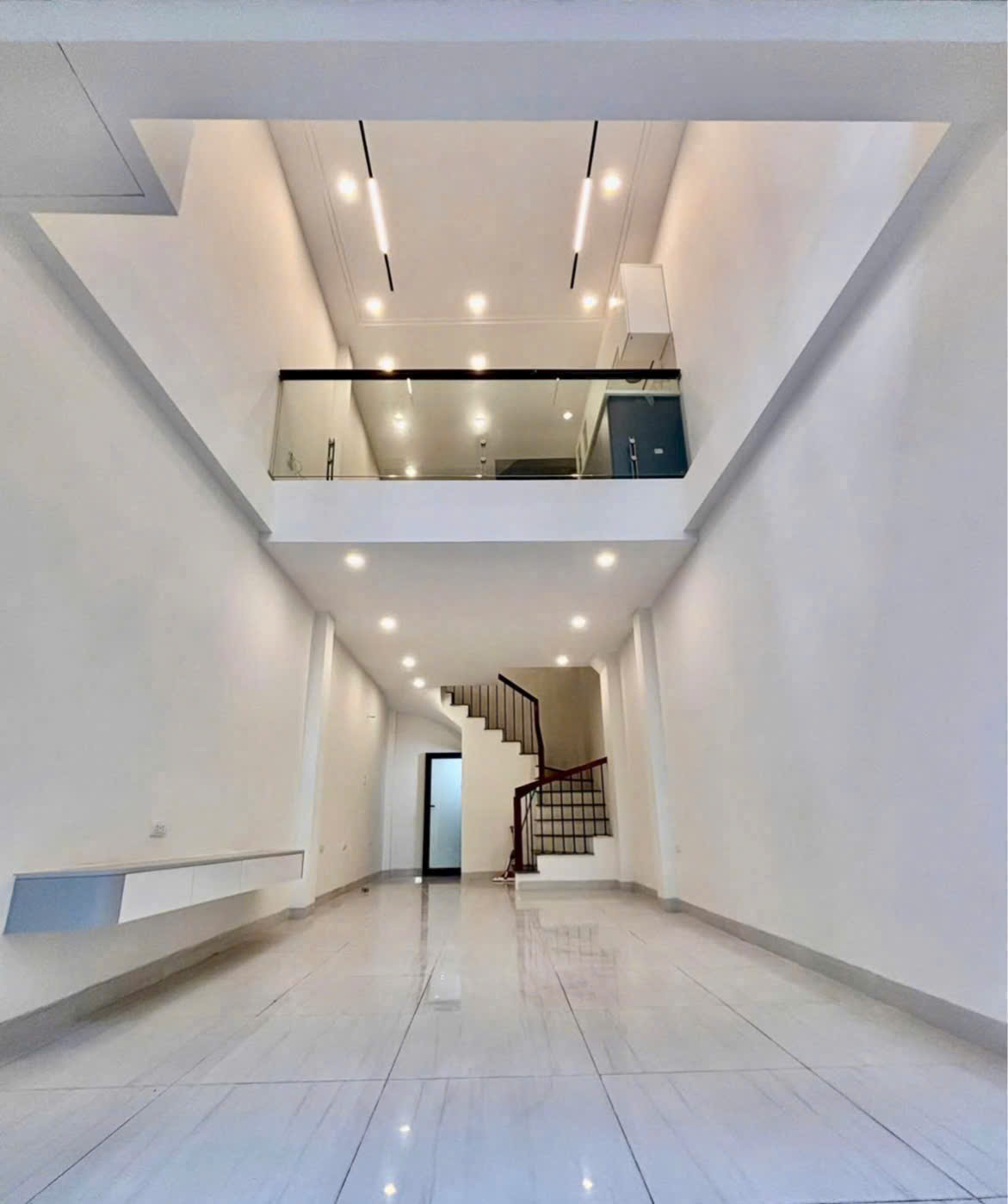 BÁN NHÀ PHỐ TRẠM 6 TẦNG NGAY CẠNH CẦU VĨNH TUY - NGÕ CỰC NÔNG. 2