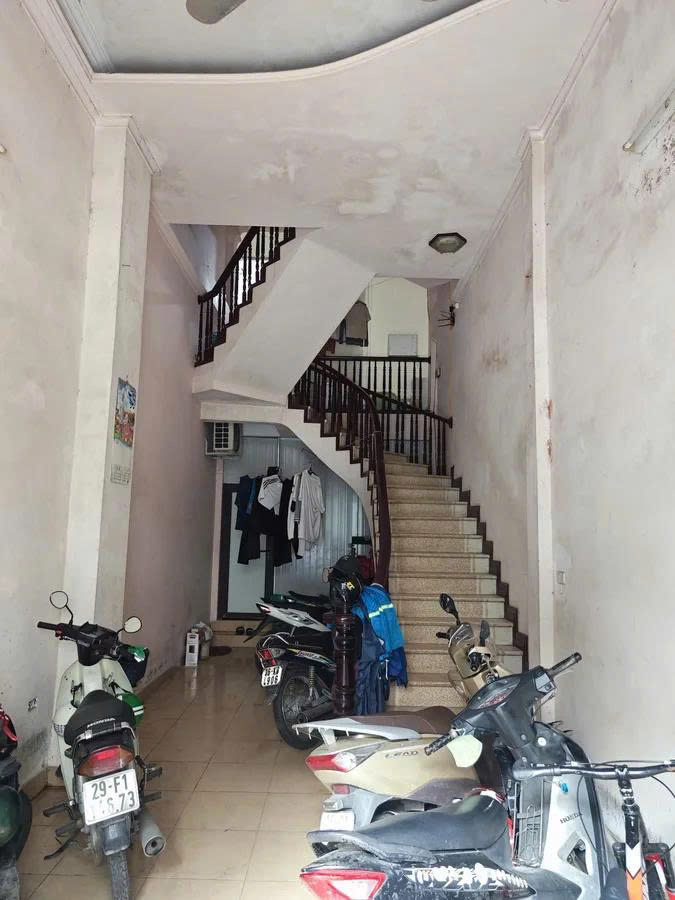 Bán gấp nhà 4 tầng mặt phố Trần Đăng Ninh, 52m2, mặt tiền 3.5m, vị trí đẹp, giá 19.2 tỷ 2