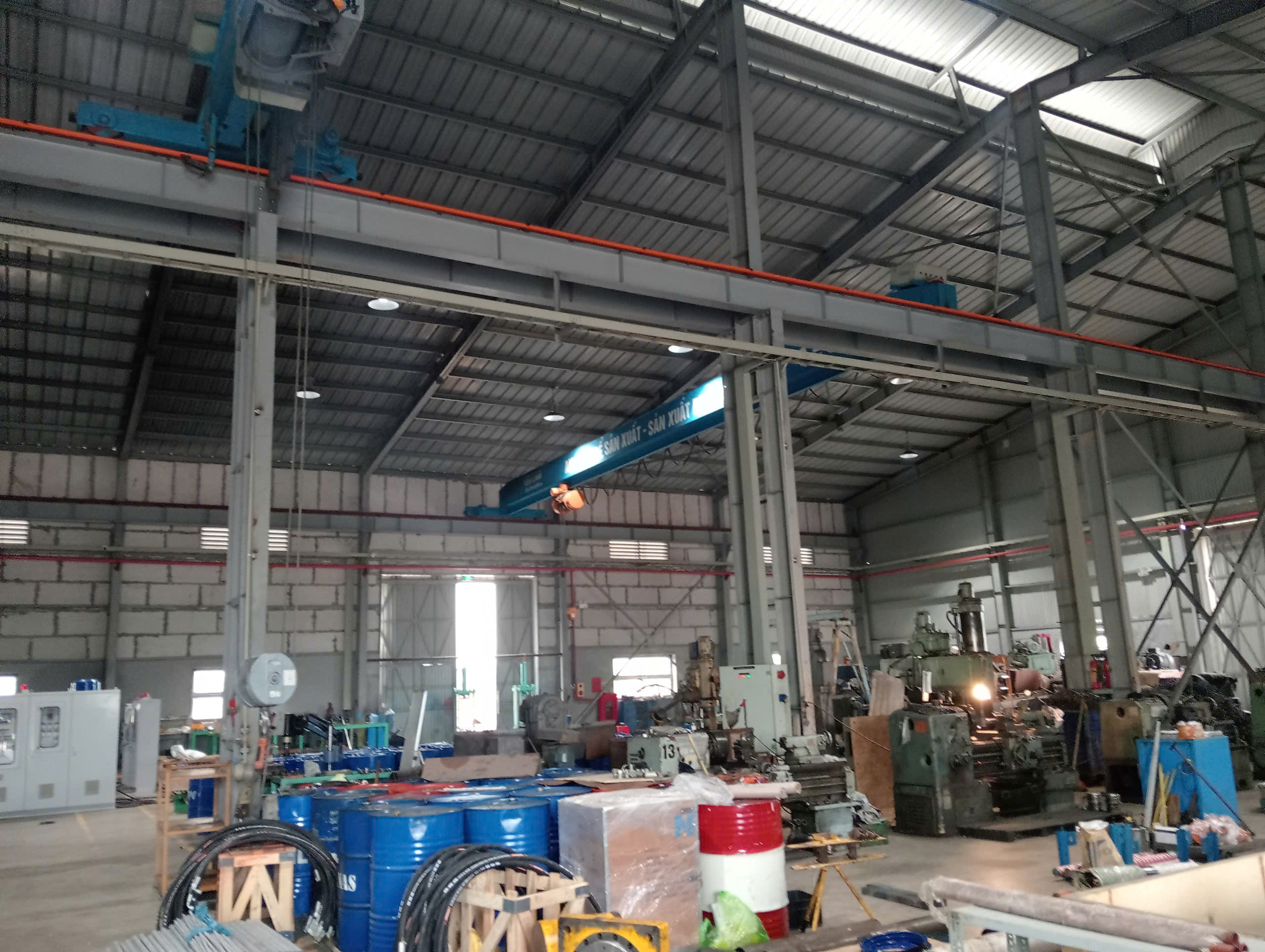 CHO THUÊ XƯỞNG Tại Đường MÊ LINH. Xã QUANG MINH. CÓ SẴN CẨU TRỤC 2