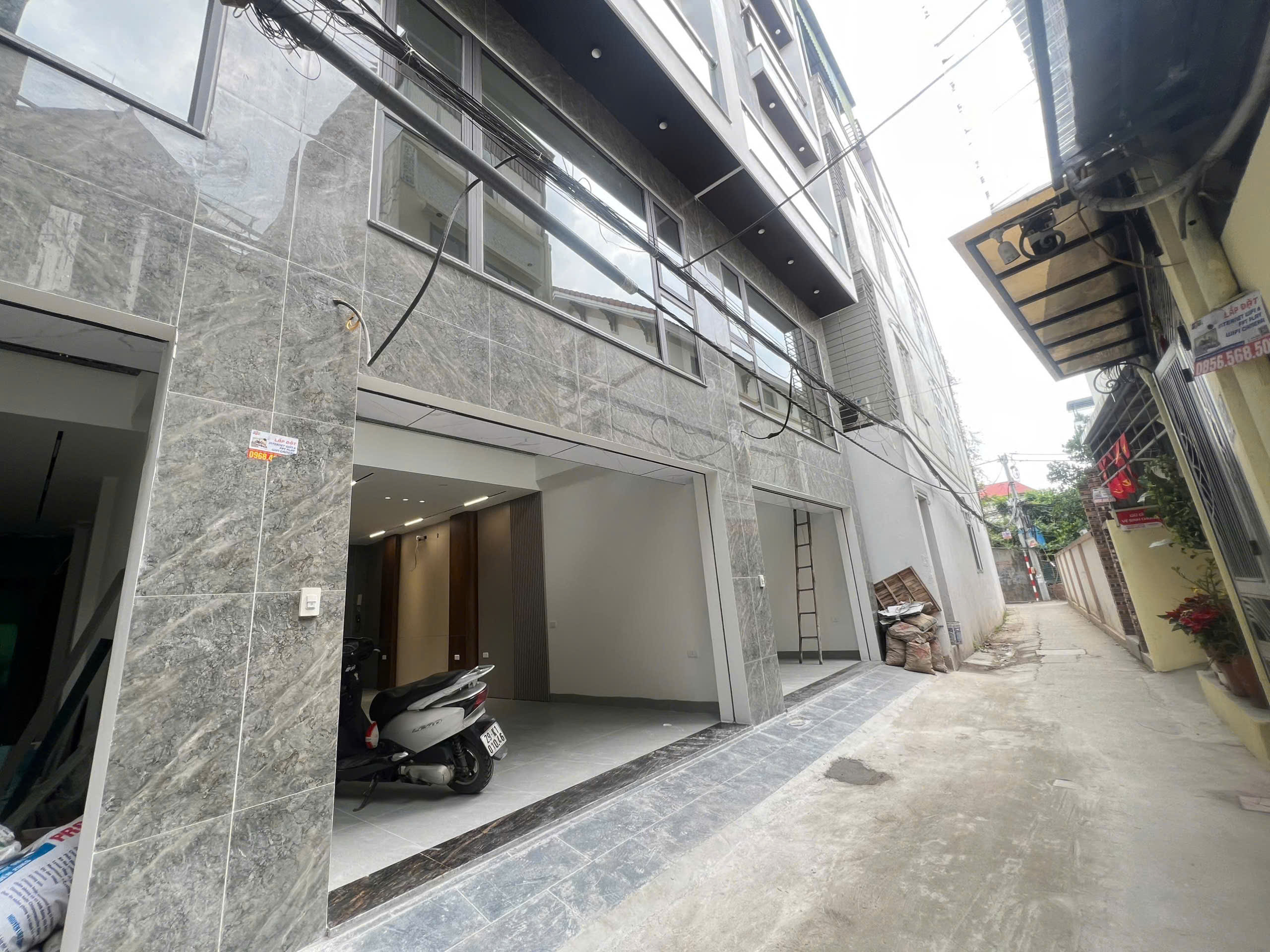 Bán nhà Thạch Bàn, Gần hồ Bộ Đội đang thi công, Ô tô vào, Full nội thất. Lh 0965858116 2