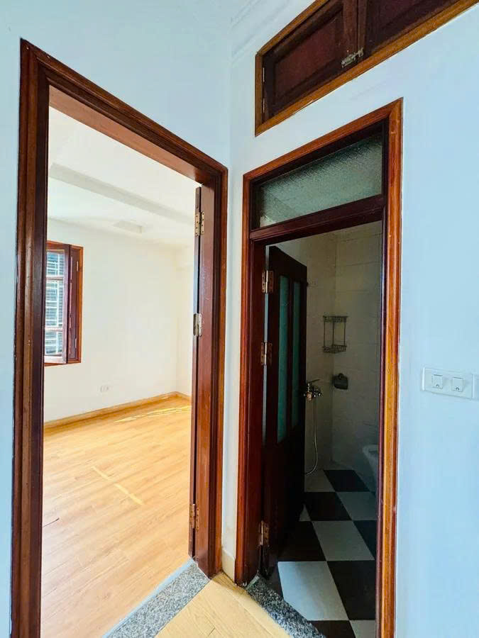 Hiếm nhà đẹp 6 tầng mặt đường Chiến Thắng, 19m2, mặt tiền rộng 5m, vị trí đẹp, kinh doanh sầm uất, 2