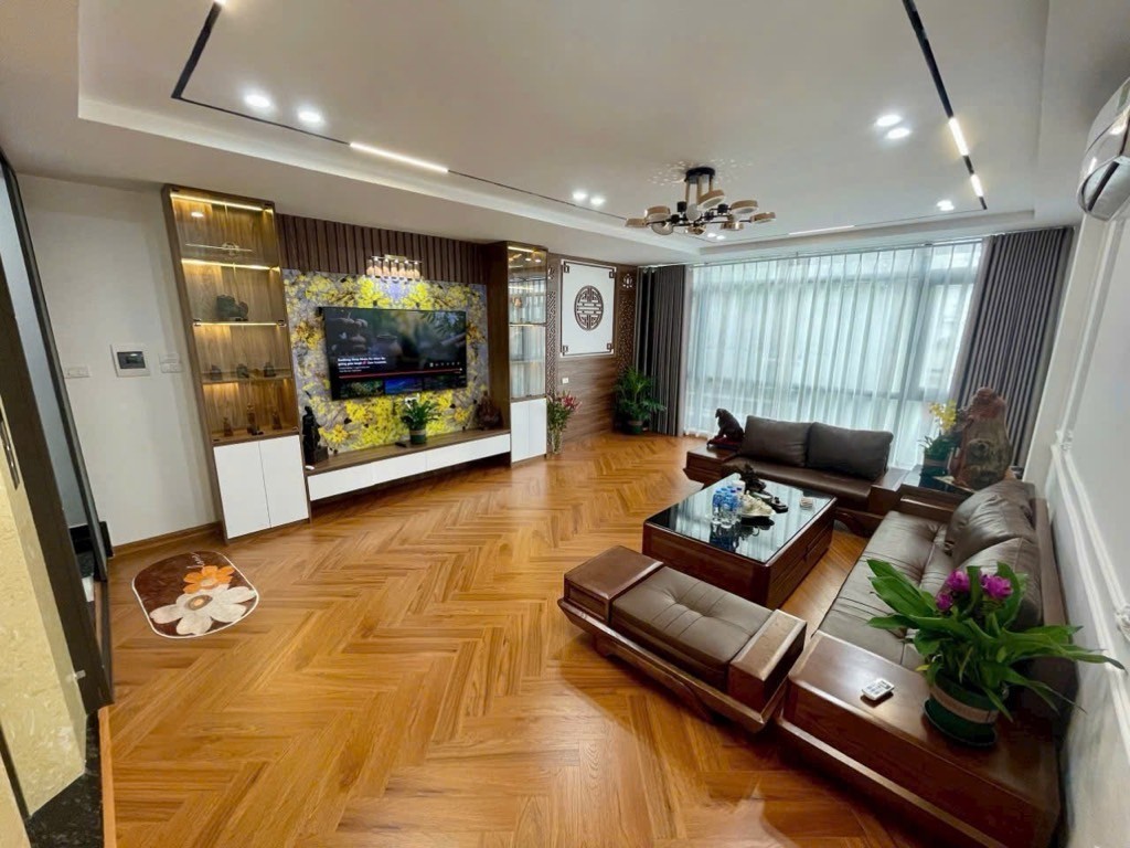 Hiếm nhất khu vực ! bán nhà 6T thang máy Ngọc Lâm, gara oto ngõ thông, giá hợp lý. 2