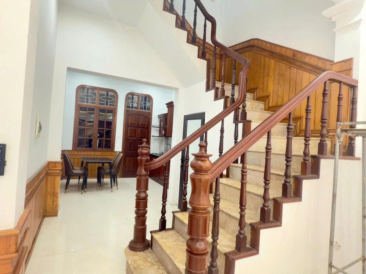 Hiếm nhà đẹp 4 tầng mặt phố Nguyễn Viết Xuân, 34m2, mặt tiền 3.3m, 2 mặt đường, kinh doanh, giá 12. 2