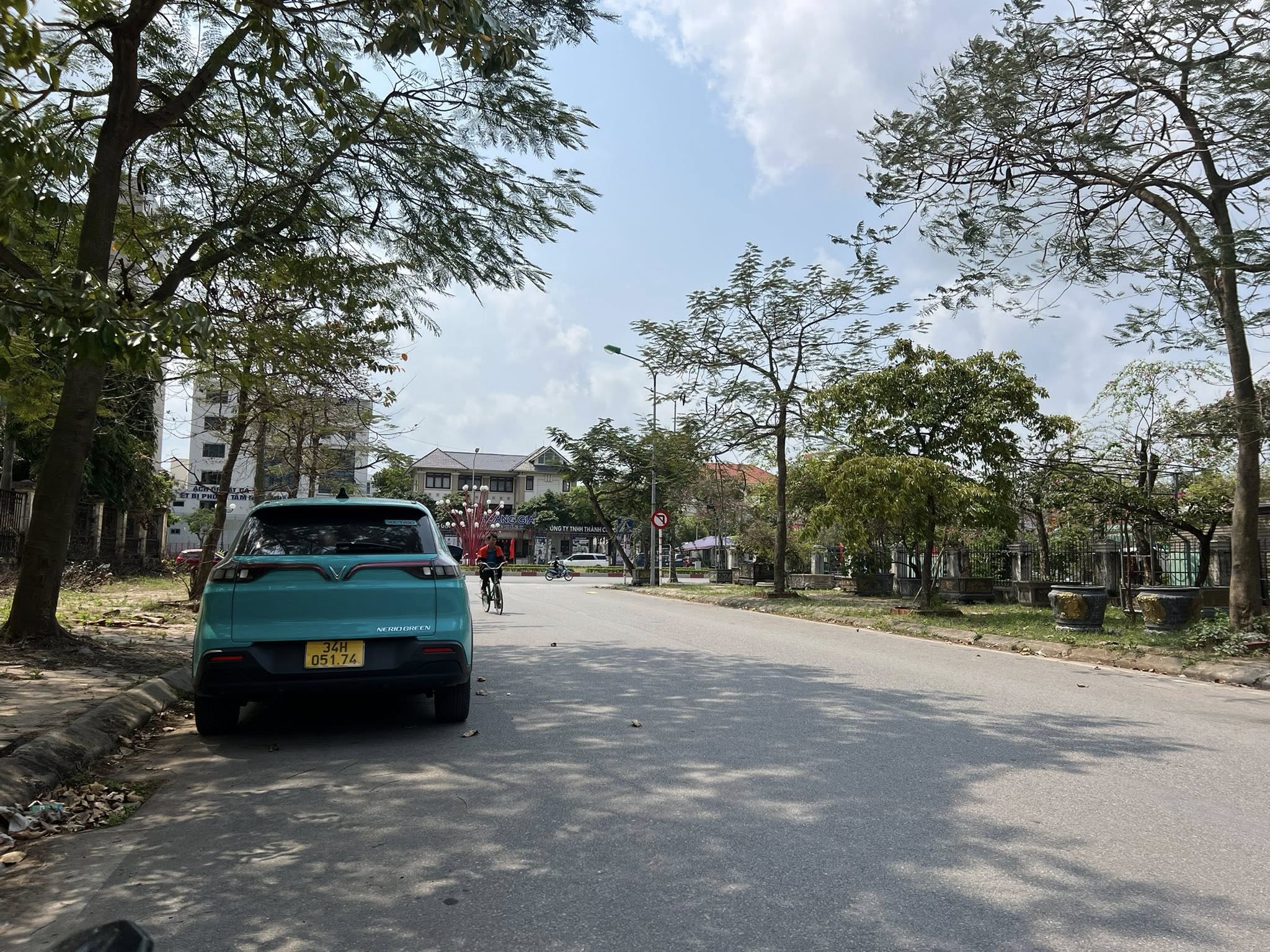 Bán lô đất trục chính khu mùng 1 tháng 6, ph Tân Bình, TP HD, 242m2, mt 11m, giá rẻ nhất khu 3