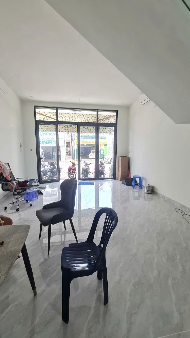NHÀ 3 TẦNG, TRUNG TÂM NHA TRANG, ĐANG CHO THUÊ 20 TRIỆU/THÁNG, GIÁ CHỈ 12,5 TỶ 2