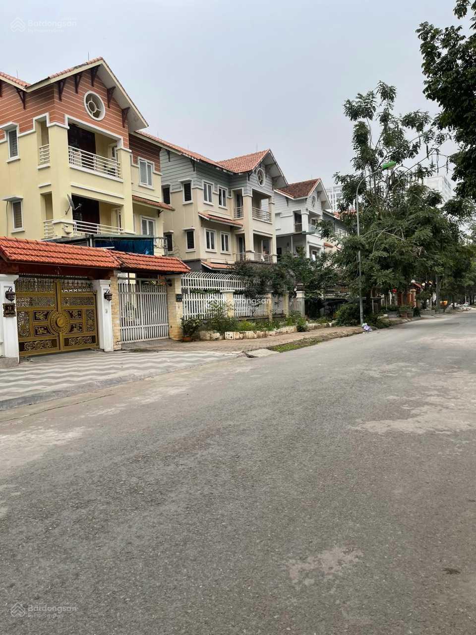 Độc quyền bán căn biệt thự 4 tầng hai mặt vị trí kim cương có 1 - 0 - 2 VIP LH 0912 865 666 3