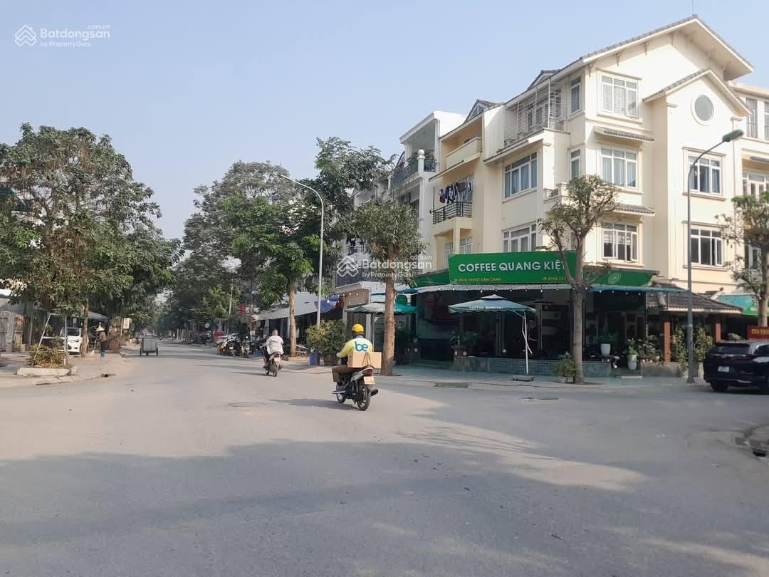 Độc quyền bán căn biệt thự 4 tầng hai mặt vị trí kim cương có 1 - 0 - 2 VIP LH 0912 865 666 4