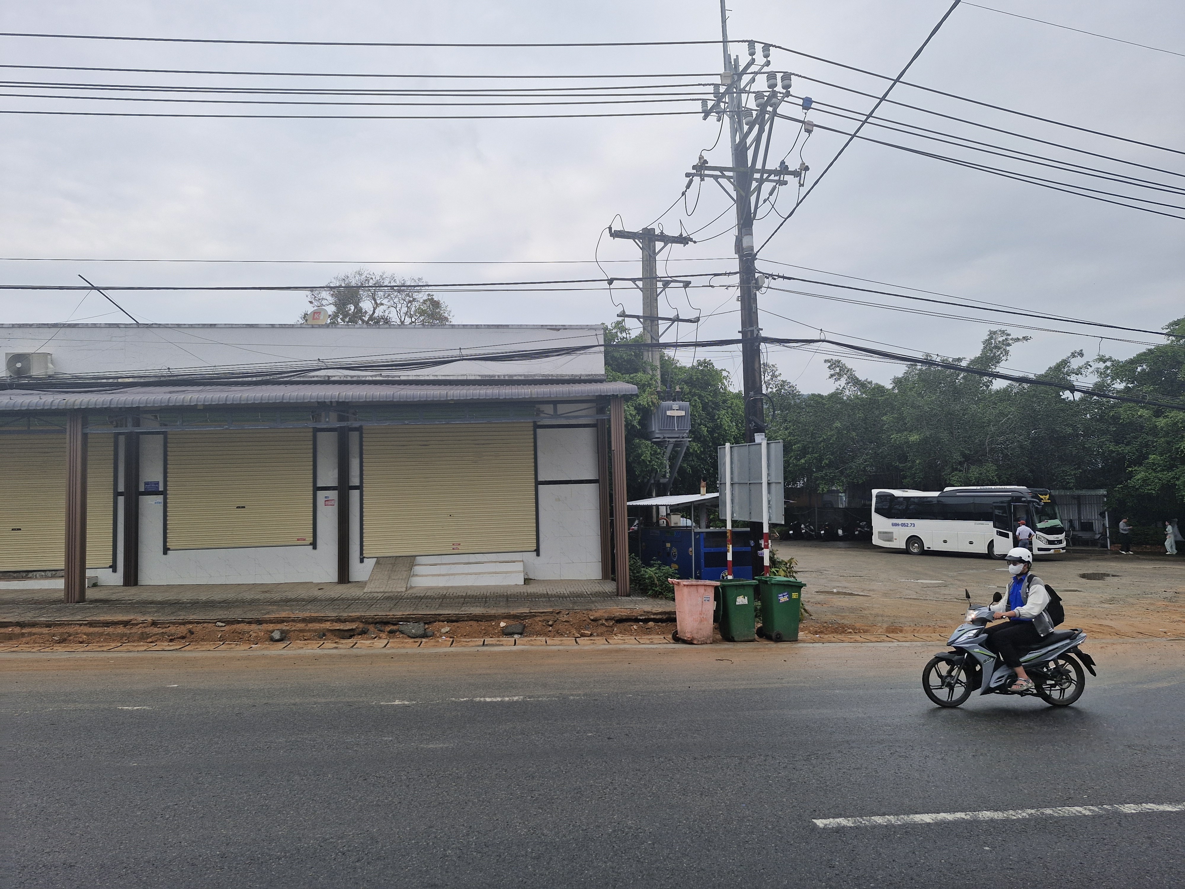 Nhà cho thuê mặt tiền đường lớn DT47 Dương Tơ Phú Quốc – 2PN 2WC – Diện tích 11x20m – 12tr/tháng