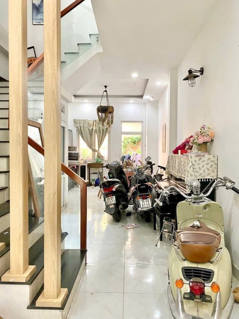 Bán nhà đường số 12, Phường Hiệp Bình Phước, Thủ Đức, TP HCM. DT 76m2, 3 tầng, 3PN - Sổ Hồng. Giá 2