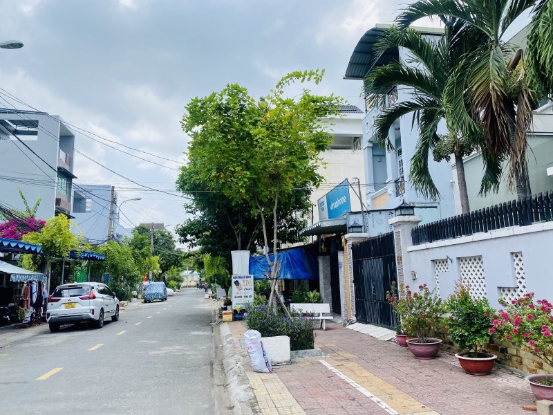 Bán nhà mặt tiền đường số 4,  Phước Bình, Q9, Thủ Đức, TP HCM. DT 98m2, 2 tầng. Giá 10.1 tỷ, SHR - 5