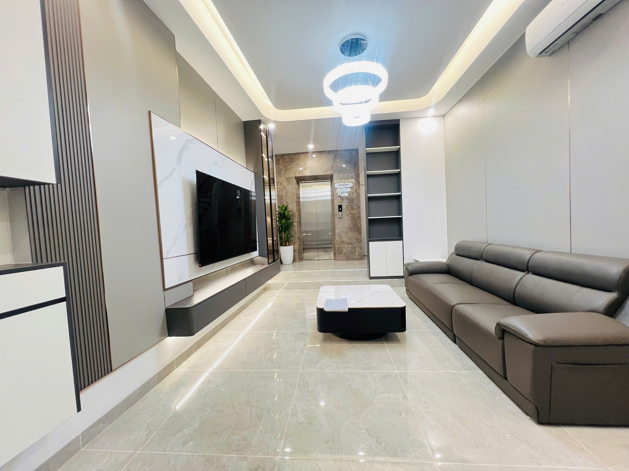 Bán Nhà  Kim Mã 38m2. 6 tầng. mặt tiền 4m. giá 16.5 Tỷ Ba Đình Hà Nội 2