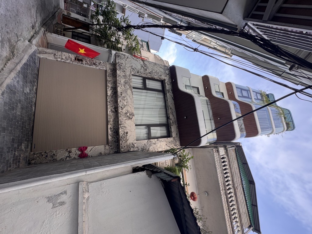 Cần bán nhà 47m x 7T thang máy gara oto tại 52 Ngọc Lâm, giá rẻ nhất khu vực.