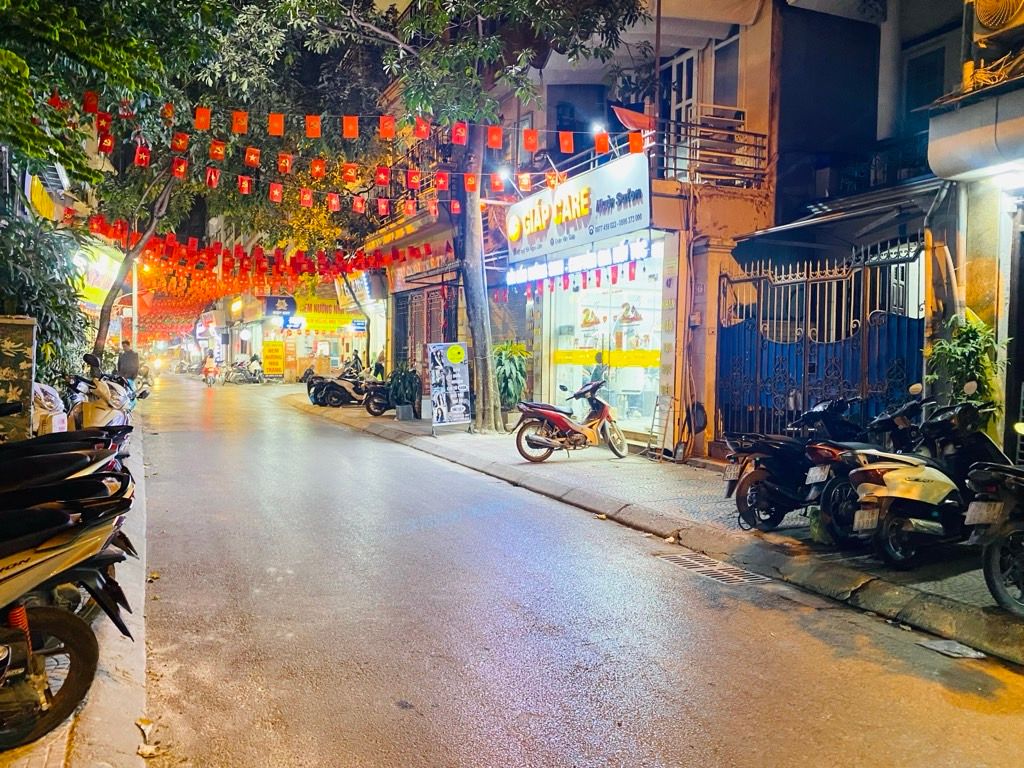 Chỉ hơn 9 tỷ. mặt phố Ngọc Lâm, Kinh Doanh 30m x 5T vỉa hè thêng thang ! 2