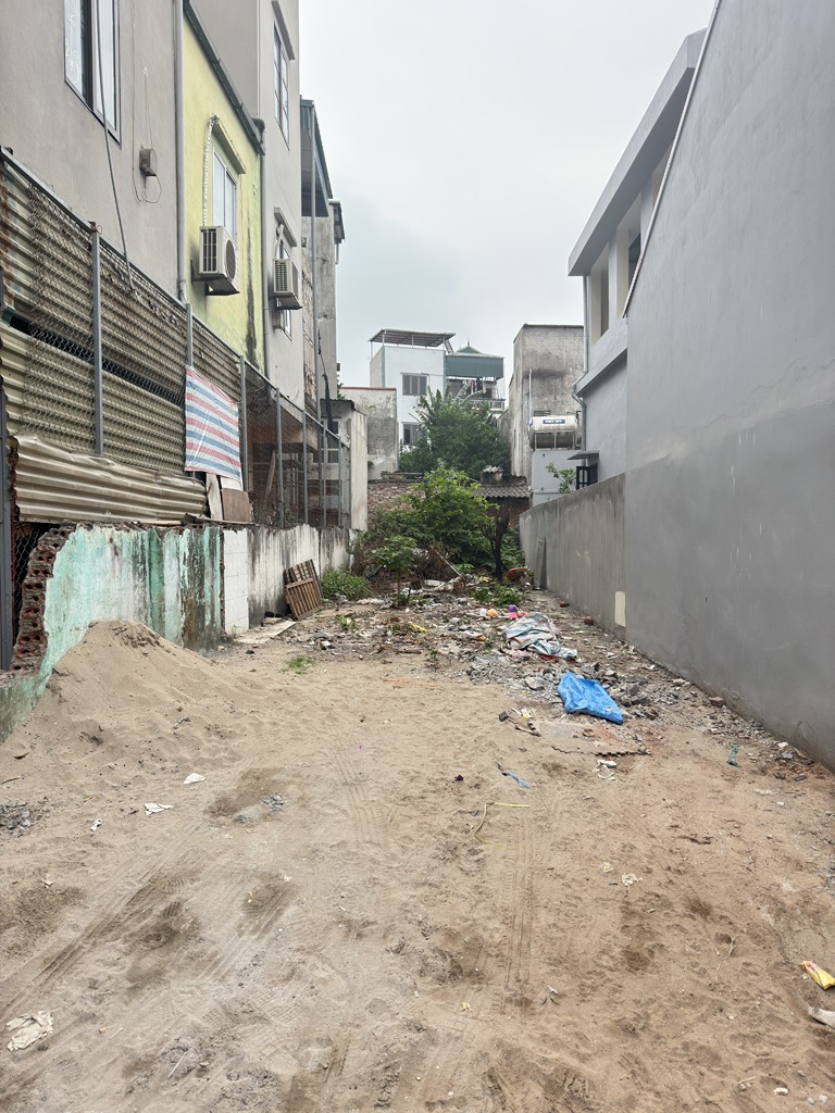 Bán đất Ngọc Thuỵ trong đê 100m ngõ thông oto, gần khai sơn chỉ hơn 15t còn tl. 3